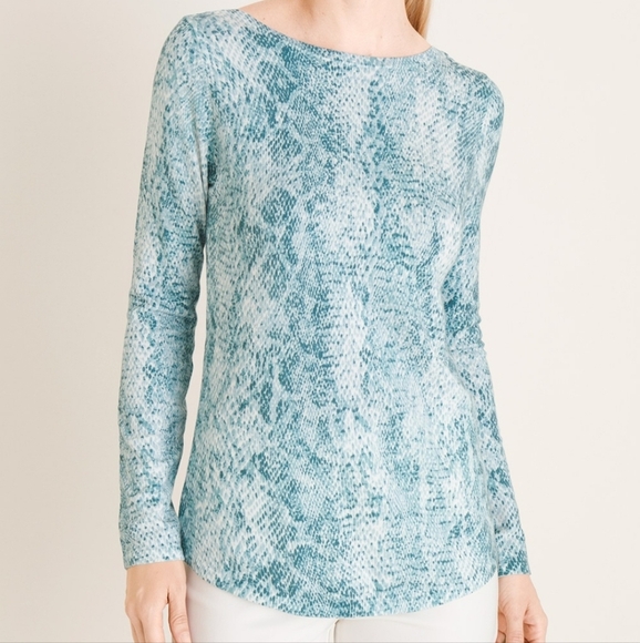 Chico's Blue Reptile Snake Print Bateau Neck Light Sweater  Size Large 3 (XL) - Picture 1 of 7